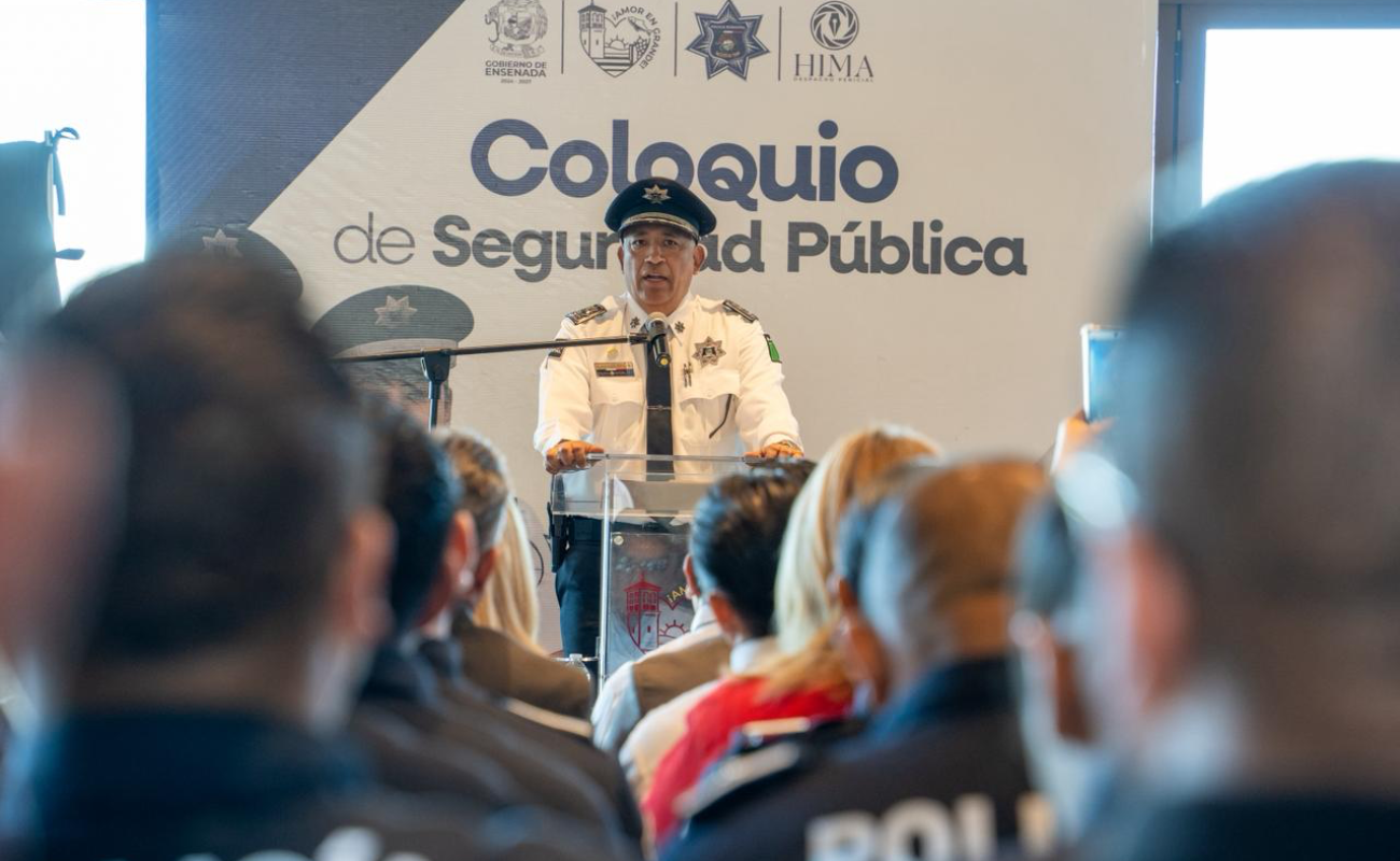 Capacitan a elementos municipales en temas operativos, jurídicos, humanos y de salud mental para mejorar la atención a la ciudadanía.