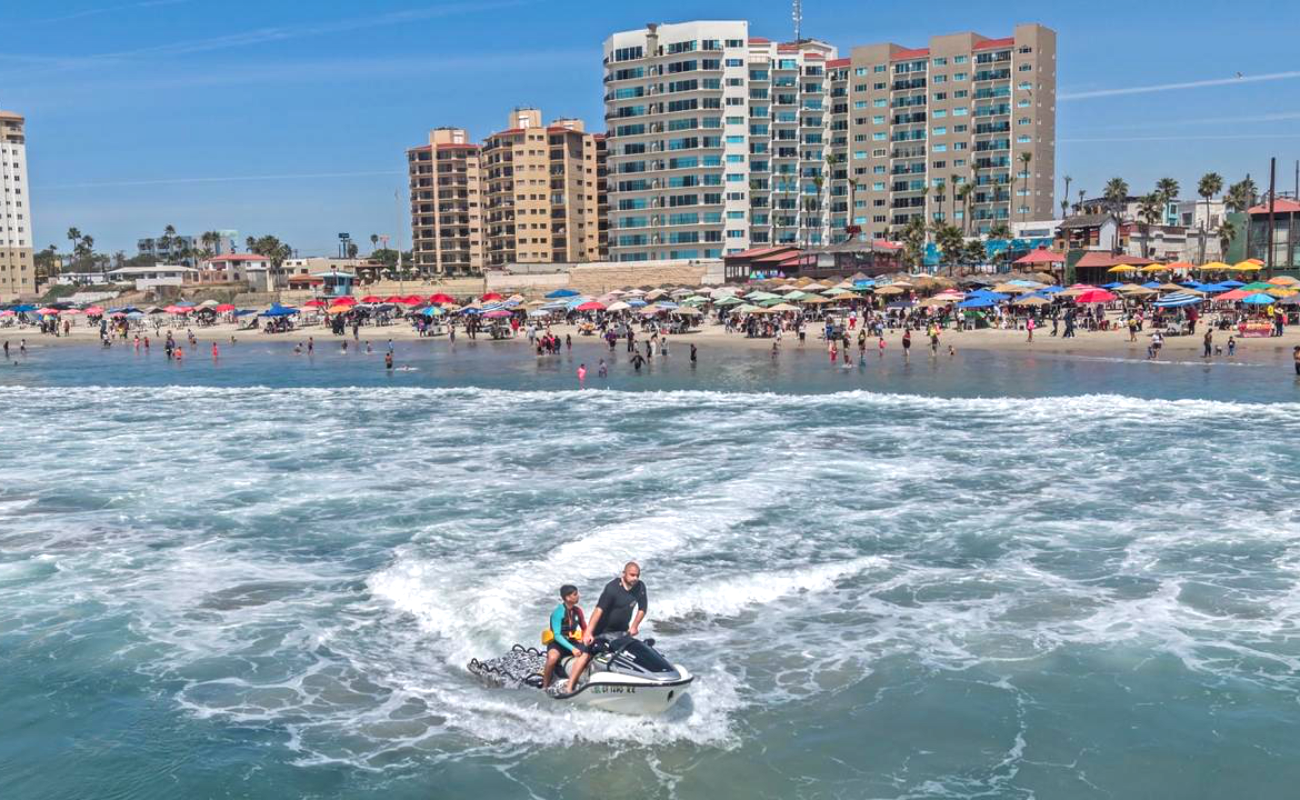 Playas de Rosarito abarrotadas durante Semana Santa