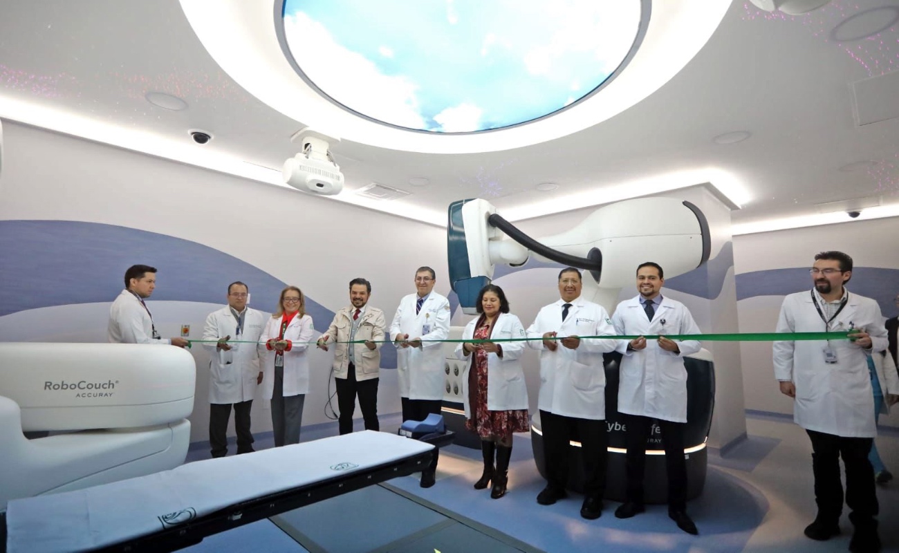 Inauguran tecnología Cyberknife del IMSS para tratamiento del cáncer, única en su tipo en el país