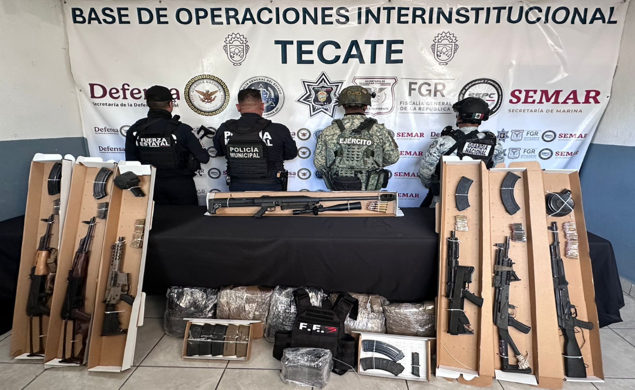 Aseguran armas, municiones, equipo táctico y vehículo con reporte de robo en Tecate