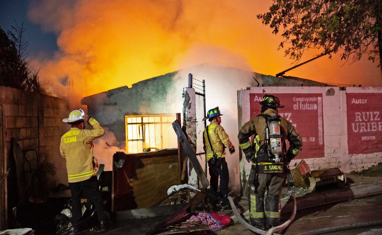 Incendio consume vivienda en la colonia Mariano Matamoros