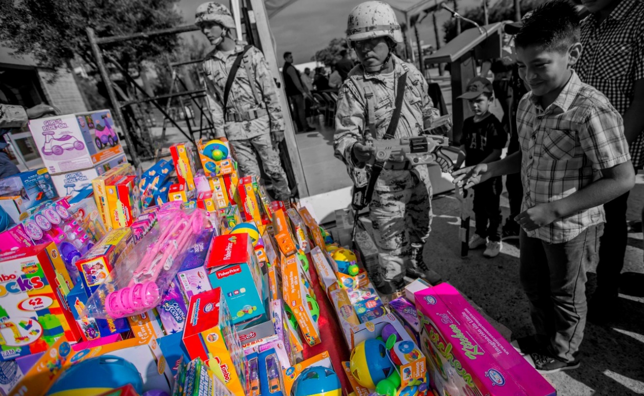 ​​​​​​​El evento fue realizado en el Centro Cultural Tijuana (Cecut), donde acudieron menores que entregaron sus juguetes bélicos.