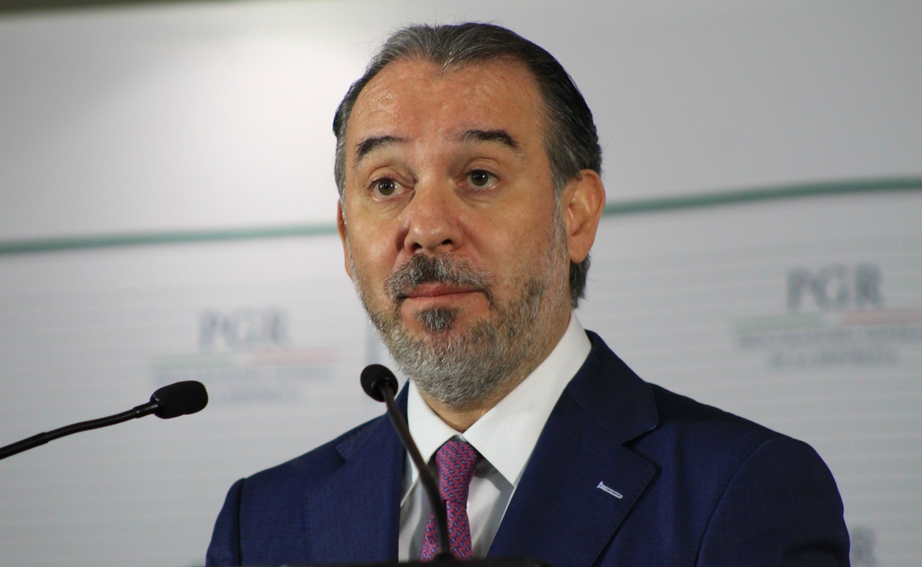 Raúl Cervantes renuncia a la PGR