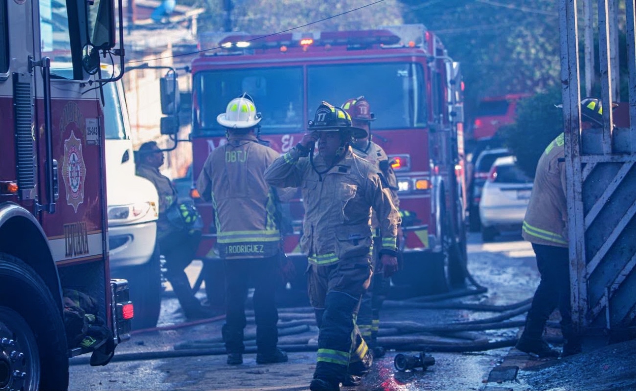 Incendio consume vivienda en la colonia El Pípila; tres personas resultan lesionadas