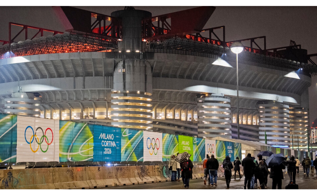 Vista del estadio San Siro en Milán, sede de la ceremonia inaugural de los Juegos Olímpicos de Invierno Milano-Cortina 2026, que marcarán el inicio de las competencias internacionales del invierno.