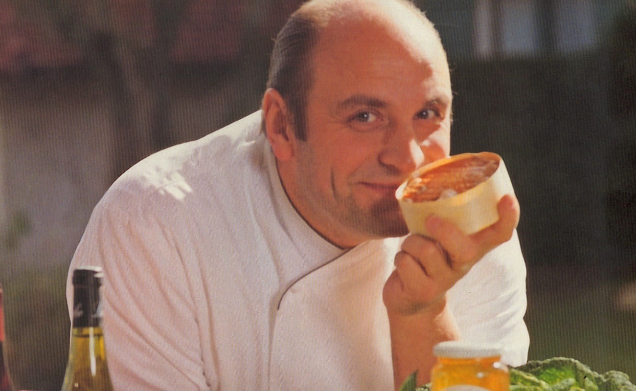 Bernard Loiseau en su restaurante La Côte d’Or, epicentro de su legado culinario y símbolo de la alta gastronomía francesa.