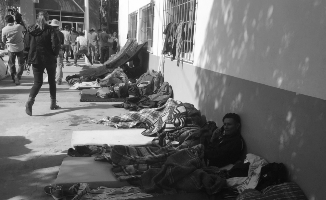 Más de 2 mil centroamericanos ocupan el albergue de la Zona Norte donde hay capacidad para mil más.