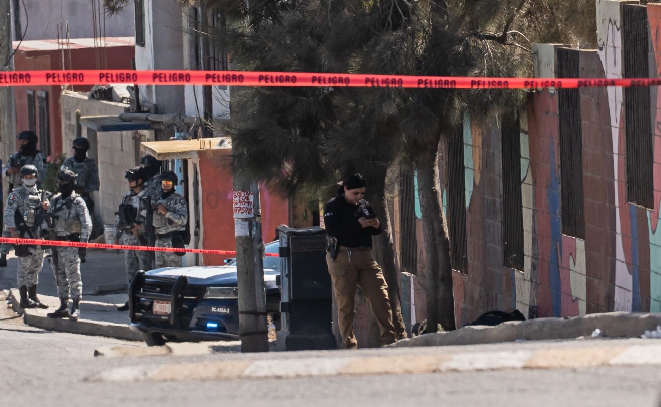 Dos mujeres mueren en ataque armado afuera de primaria en Vista Encantada