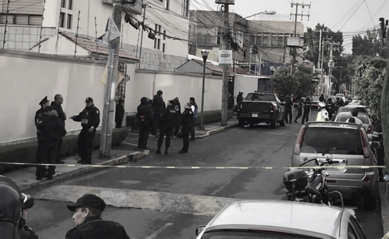 Un vecino de un magistrado atacó a la familia de éste. Mató a la esposa del funcionario e hirió a éste.