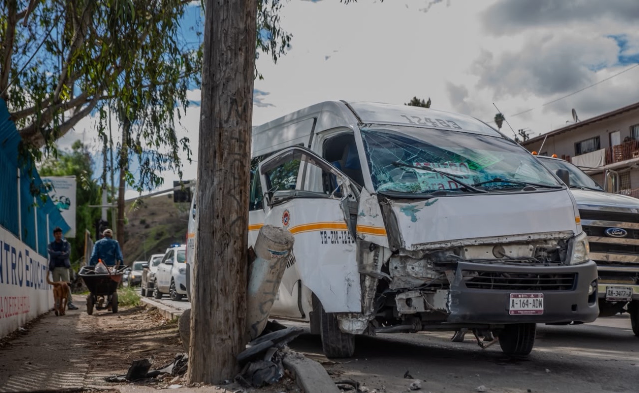 Una persona resultó lesionada y fue valorada en el lugar; posteriormente, se trasladó a un hospital por sus propios medios.