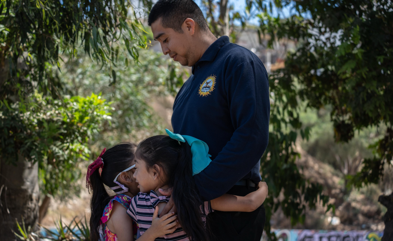 “Papi, no te veo; mami, no te veo”: Keren, de 6 años, necesita cirugía para no perder la vista