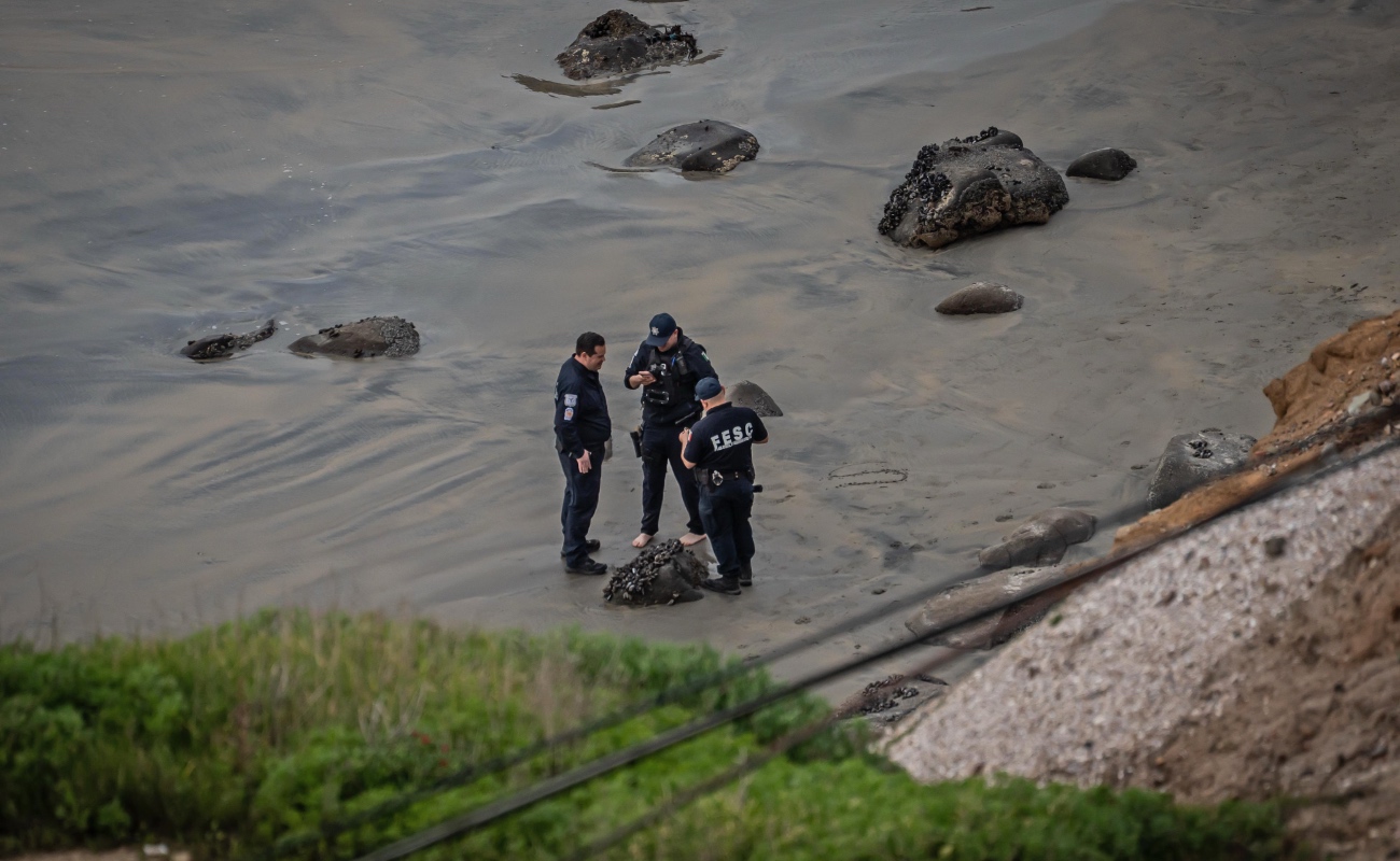 Hallan cuerpo sin vida a la orilla del mar en la autopista Tijuana–Ensenada