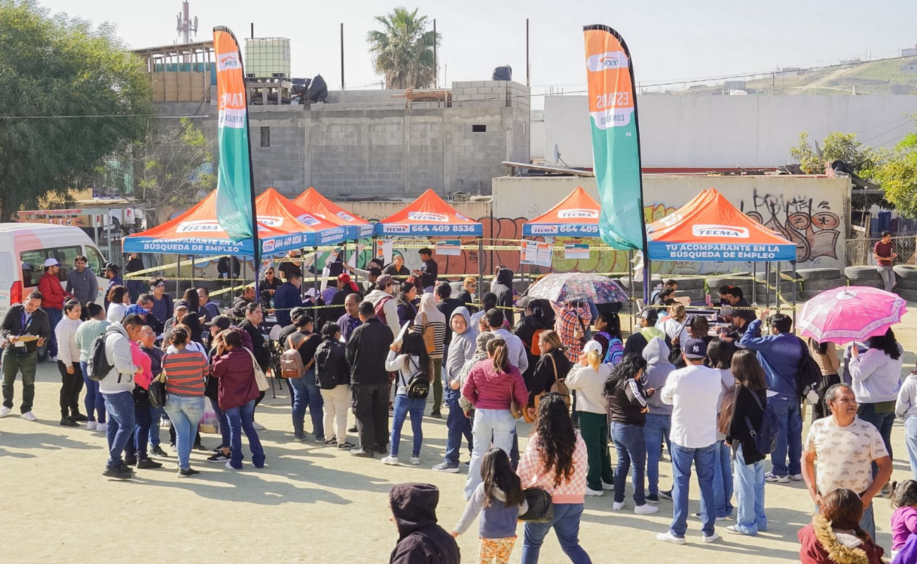 Cientos madrugaron este domingo para acudir a Feria del Empleo en Las Delicias