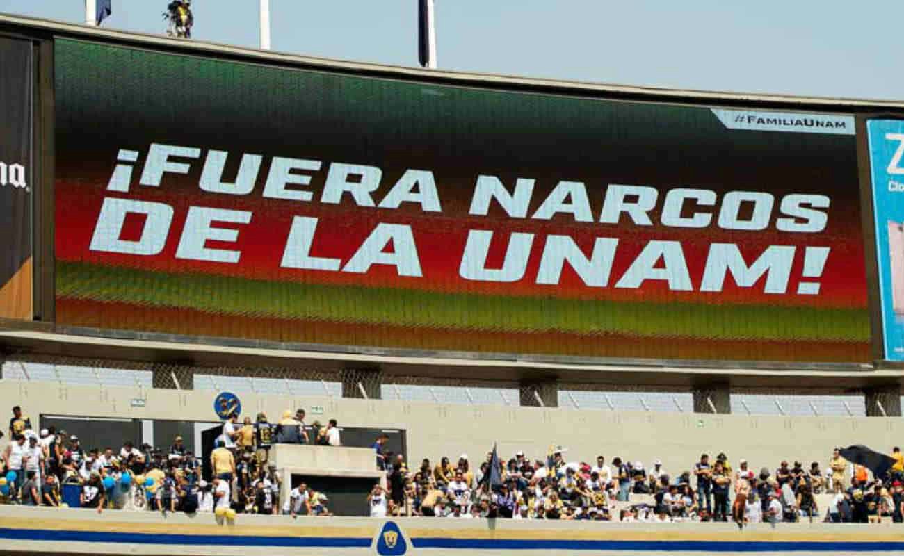 ¡Fuera Narcos de la UNAM! fue el mensaje que apareció en el Estadio OlÍmpico Universitario de la UNAM.