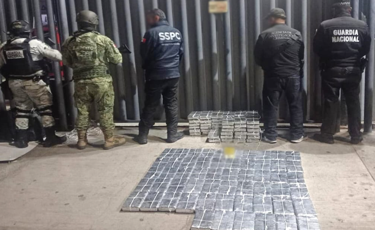 La droga era transportaba en un tractocamión, distribuida en 112 paquetes.