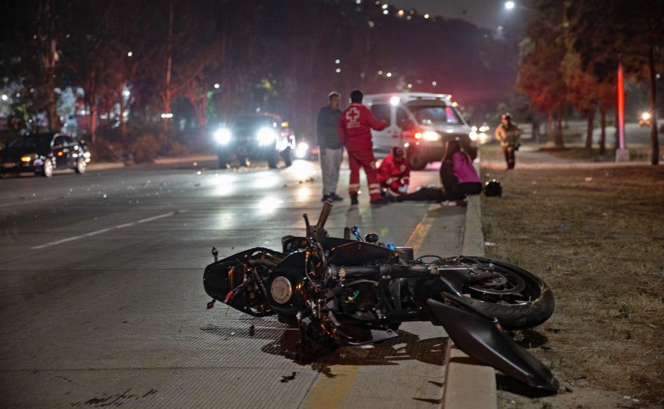 Accidente en Libramiento Rosas Magallón deja un motociclista herido
