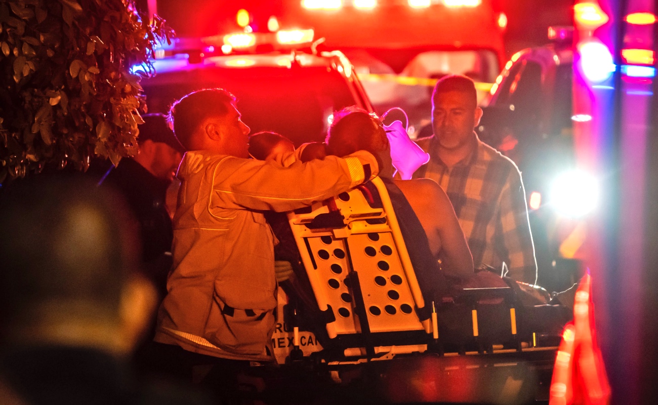 Los tres heridos fueron trasladados a un hospital.