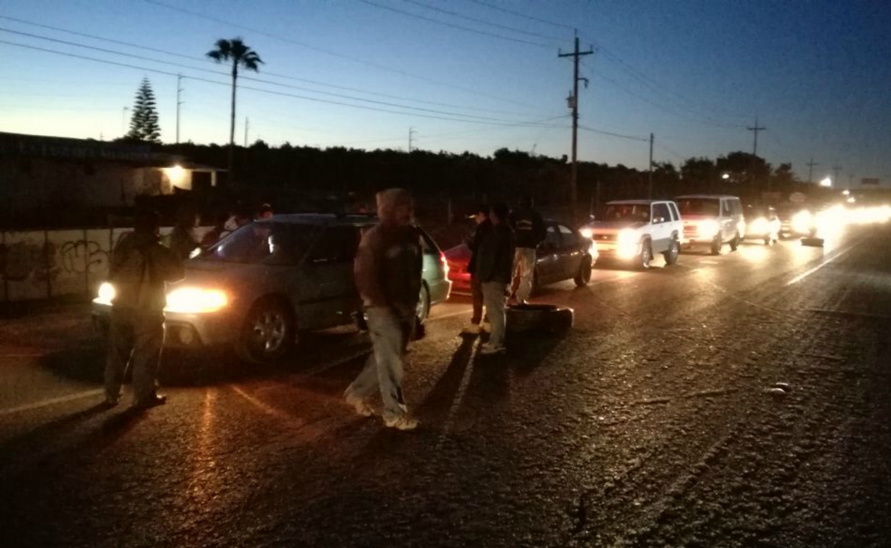 Los manifestantes aseguraron que cada media hora iban a liberar el paso, aunque en el caso de camiones agrícolas les impidieron completamente el paso.