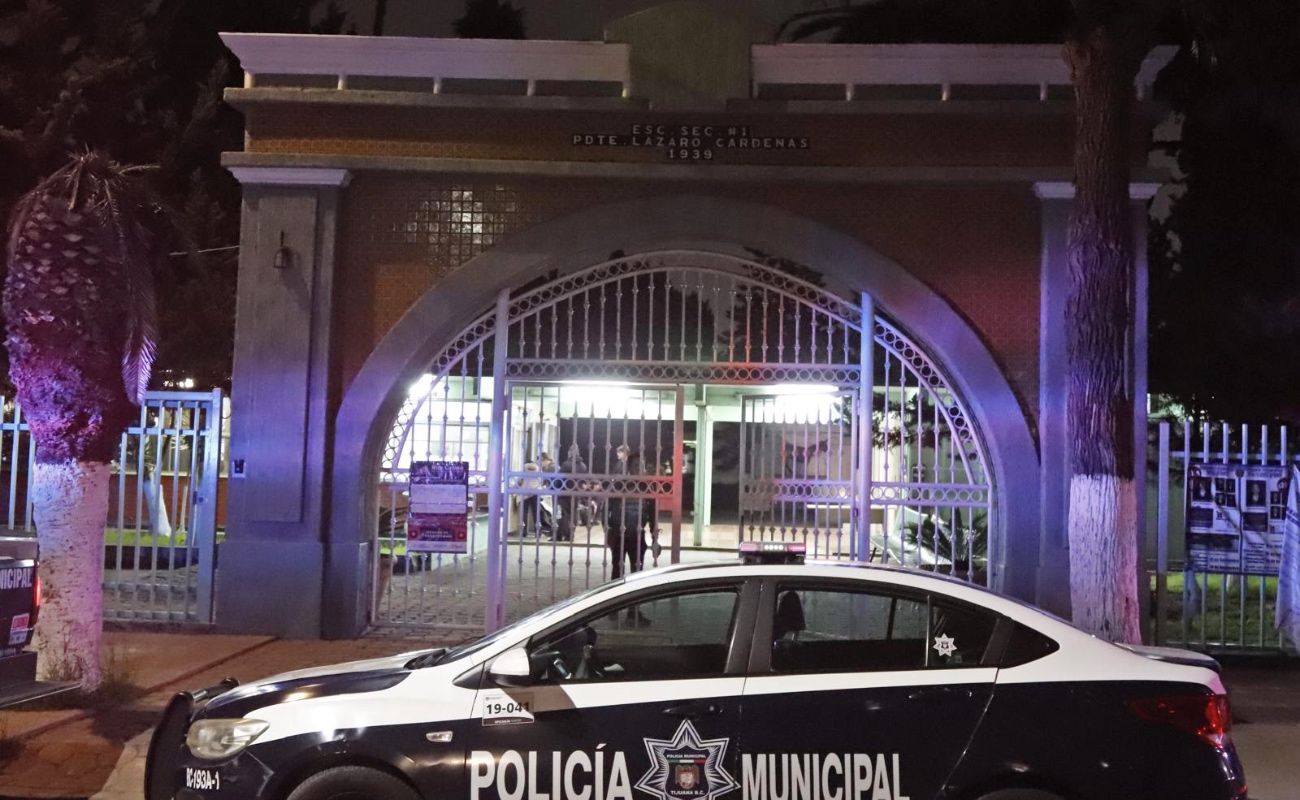 La detención se dio en presencia de la madre del menor.