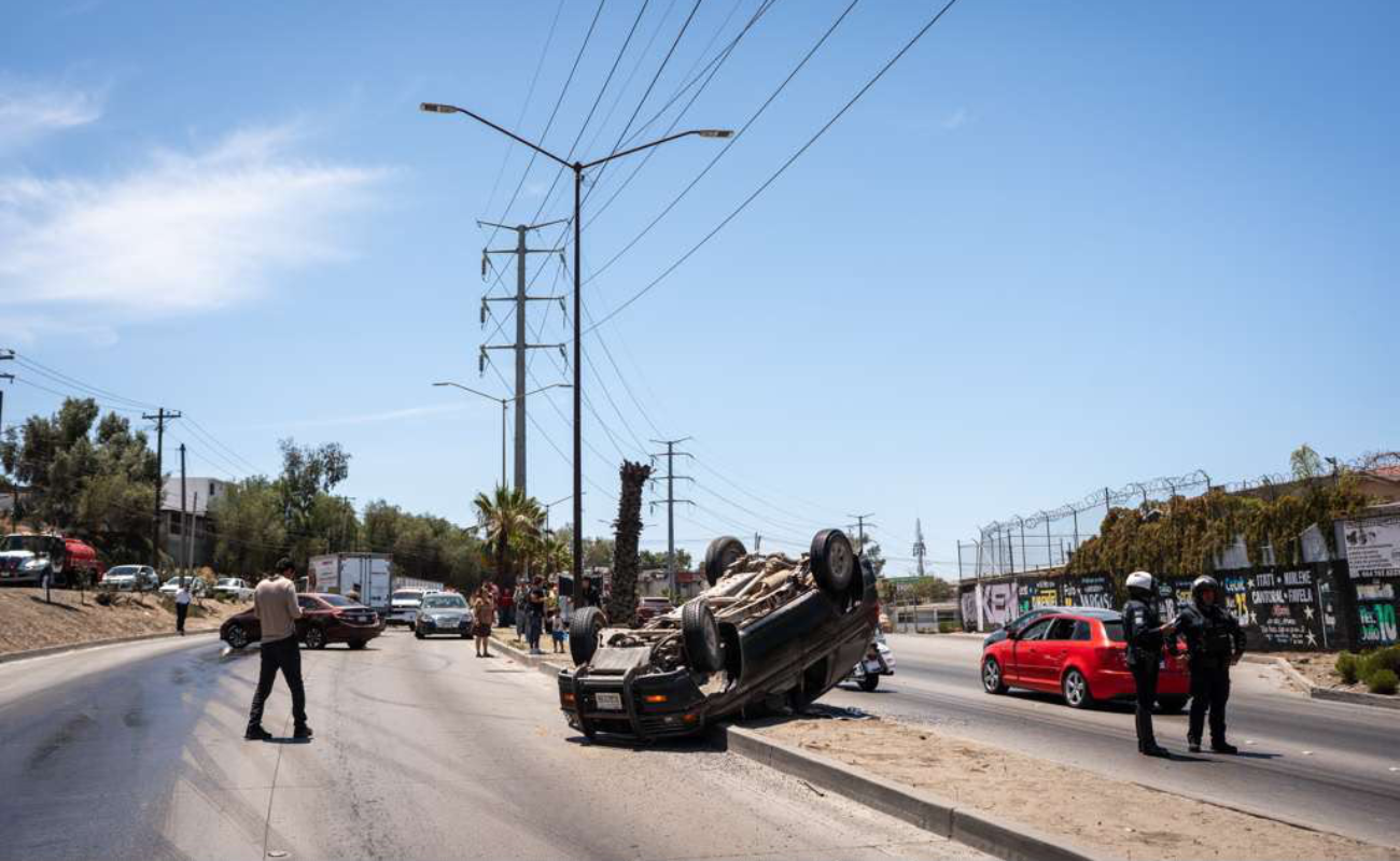 Las autoridades realizan el peritaje correspondiente para determinar las causas del accidente y deslindar responsabilidades.