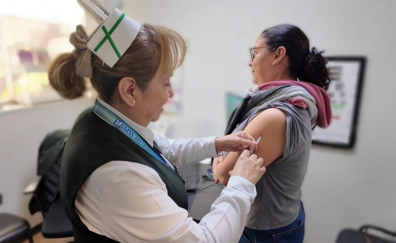 Exhorta a la población a mantenerse atenta ante cualquier síntoma.