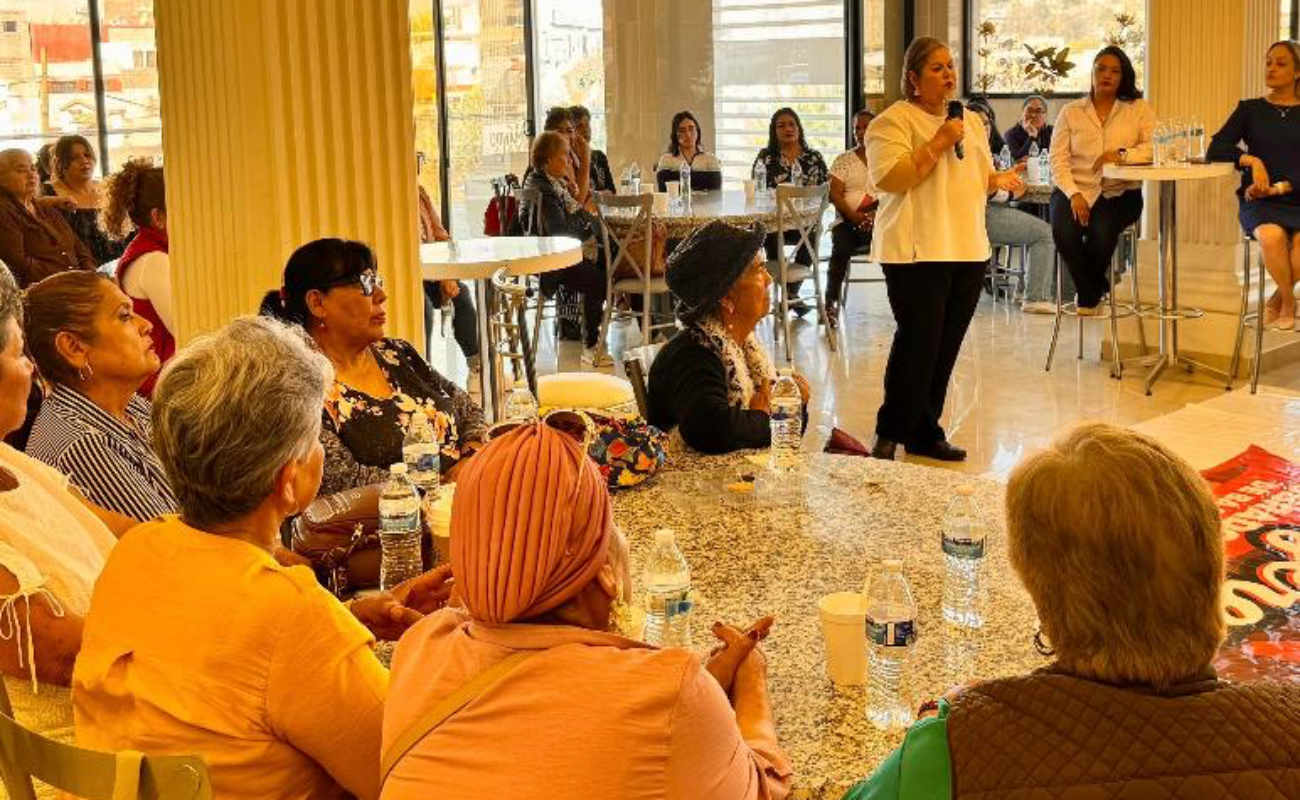 Informa Eva Moreno de su labor en el Congreso a mujeres obradoristas de Ensenada