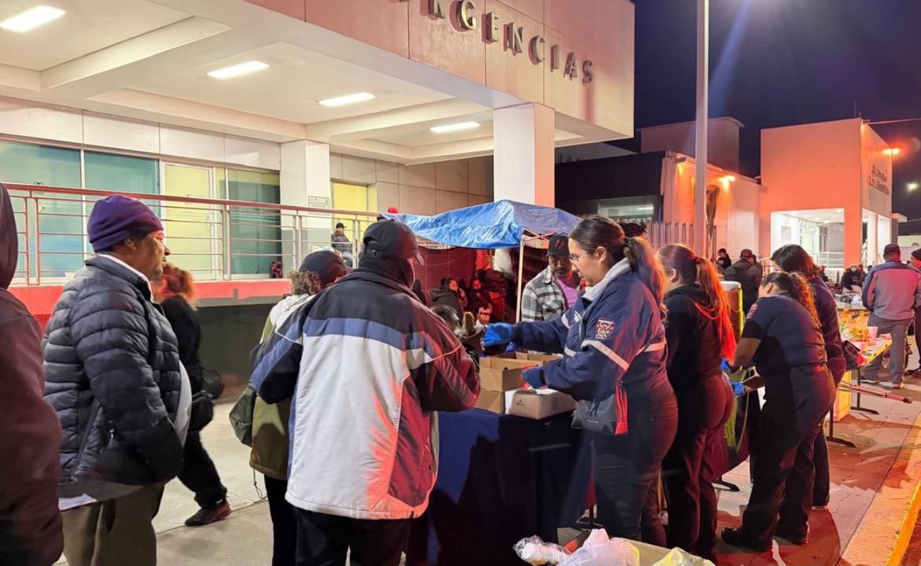 Llevaron bebidas y alimentos calientes a familiares de pacientes hospitalizados.