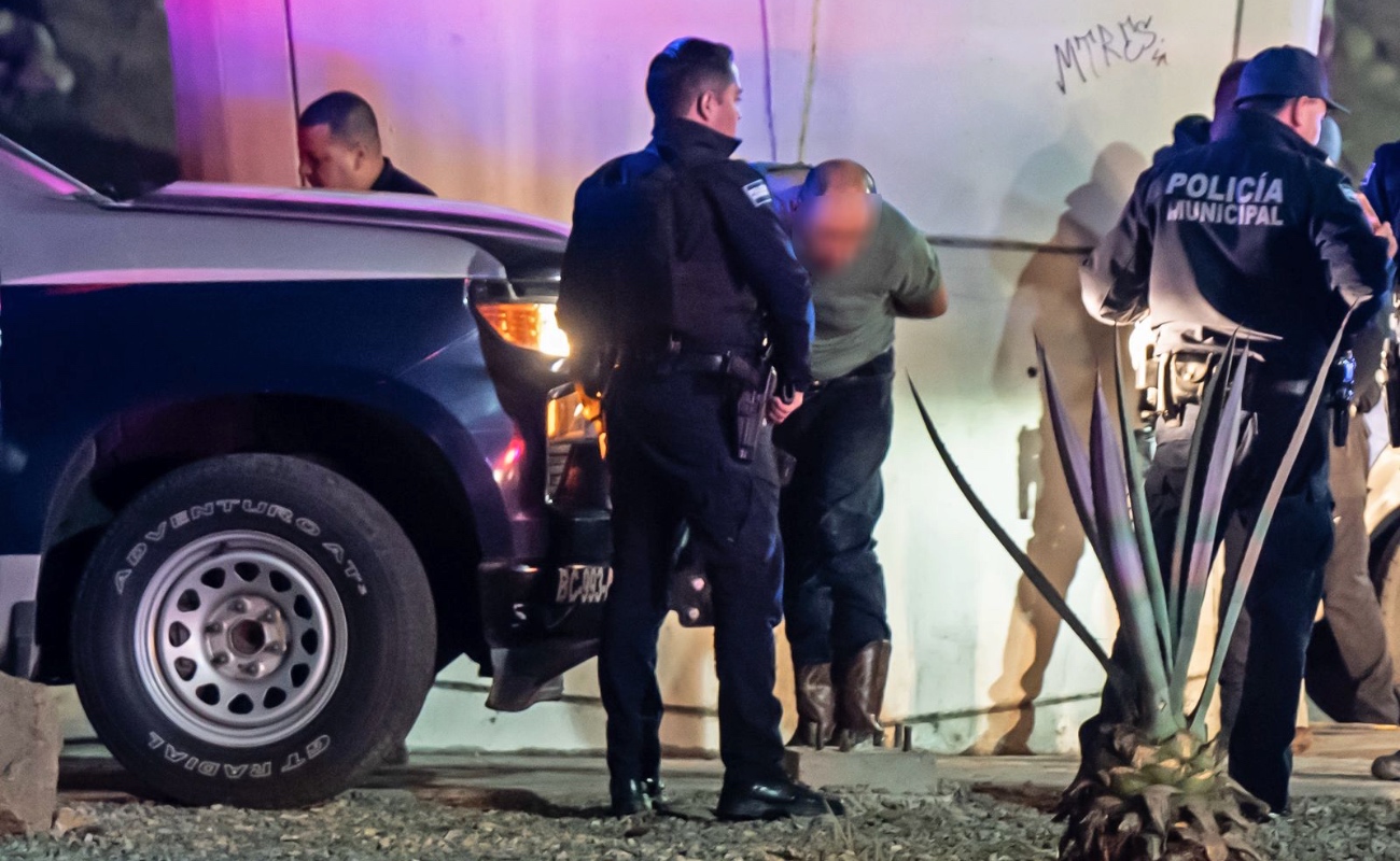 Se habla de al menos tres hombres detenidos.