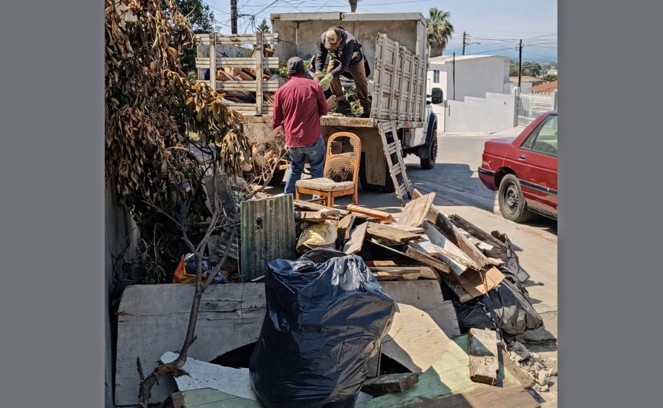 El Gobierno de Ensenada realizará una jornada de recolección de basura de traspatio en la colonia La Escondida este sábado 11 de abril a partir de las 8 de la mañana.