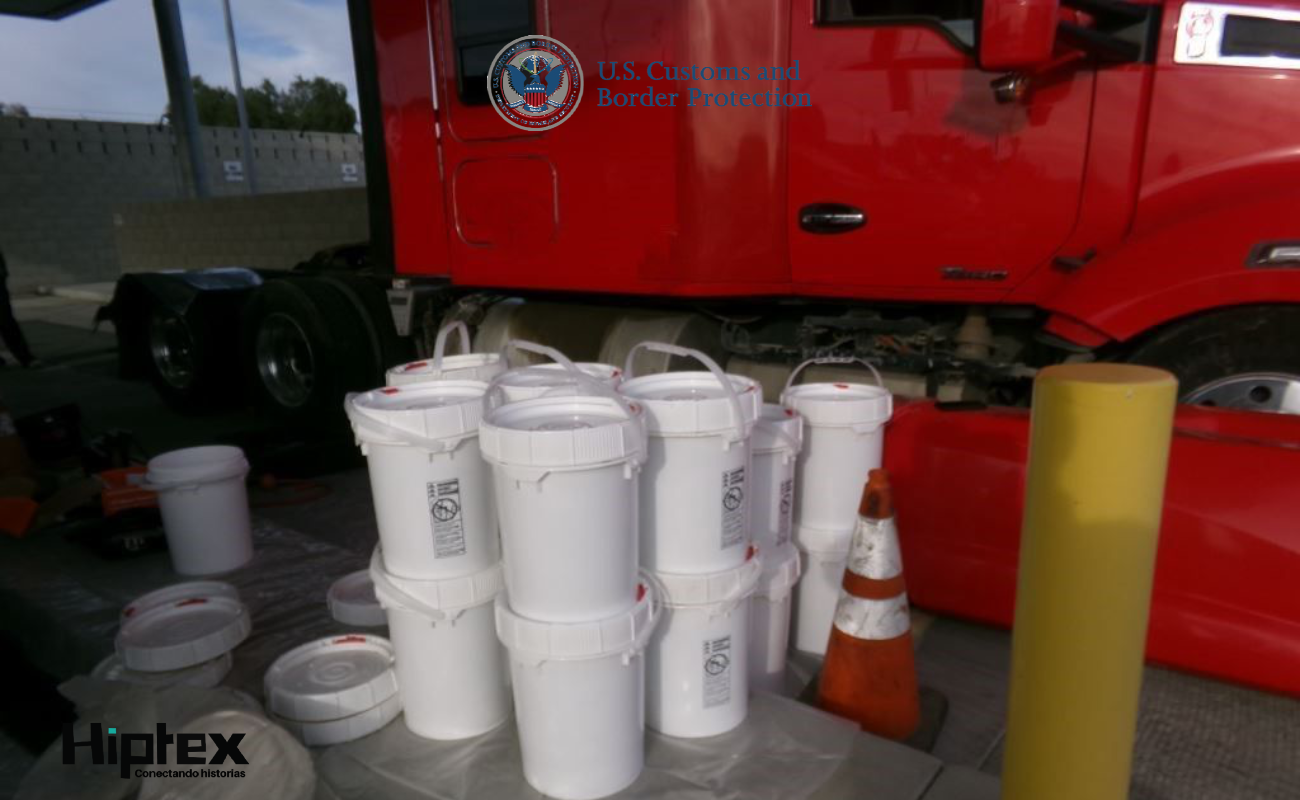 Los agentes de CBP extrajeron un total de 29 cubetas de cinco galones de la sustancia líquida del depósito de combustible.