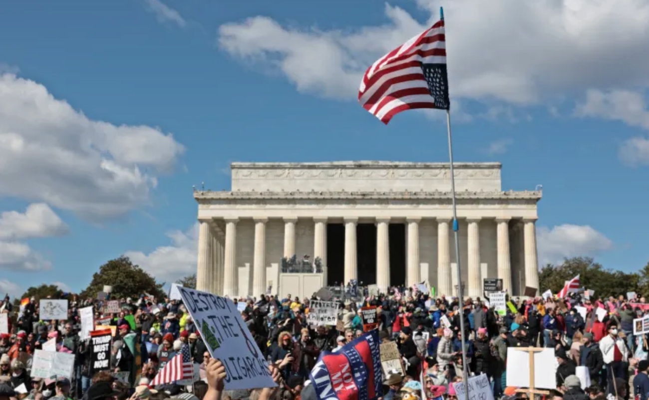 Protestas masivas sacuden Estados Unidos contra Donald Trump en jornada nacional “No Kings”