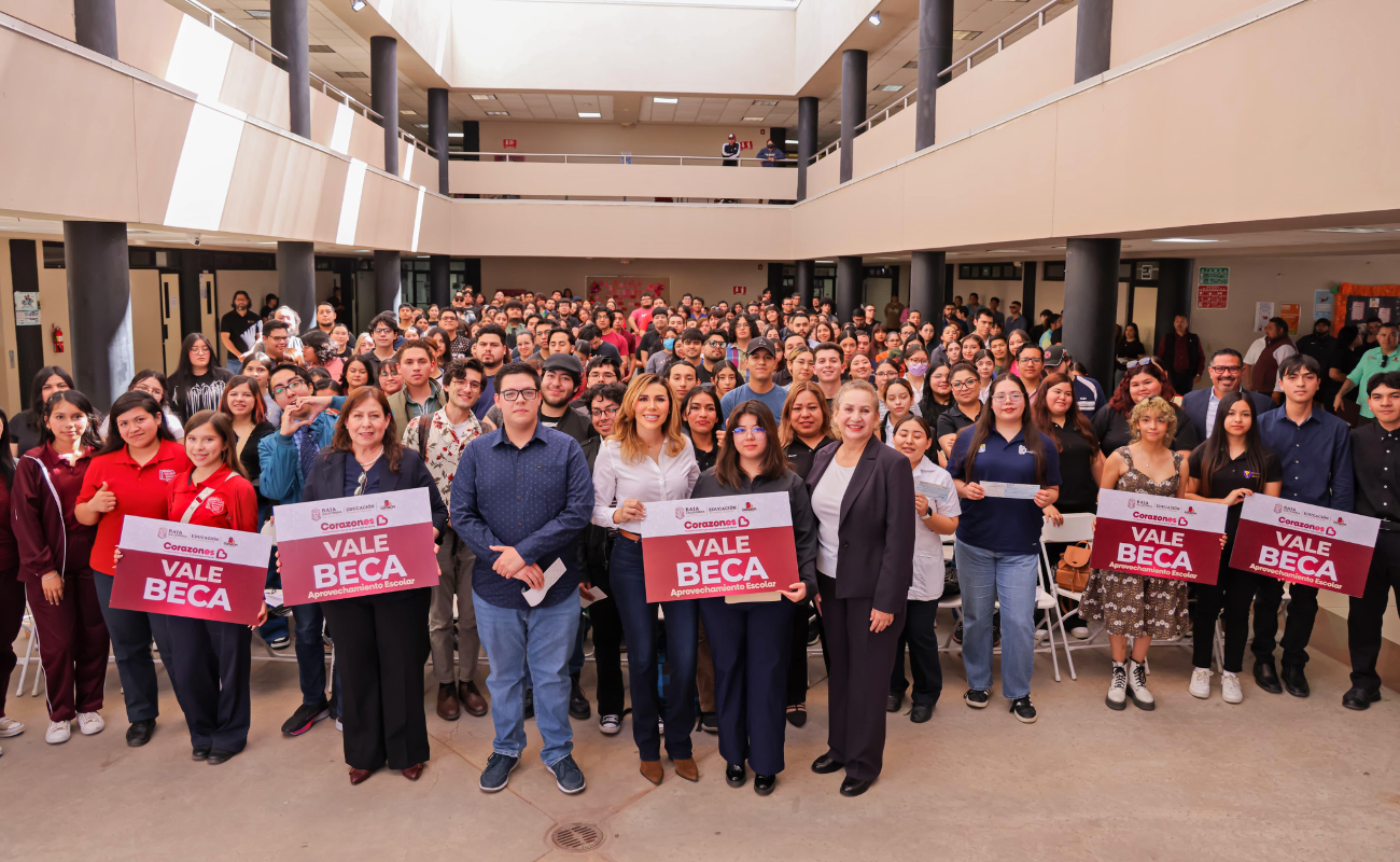 Fortalece Marina del Pilar apoyo a universitarios con inversión histórica para educación