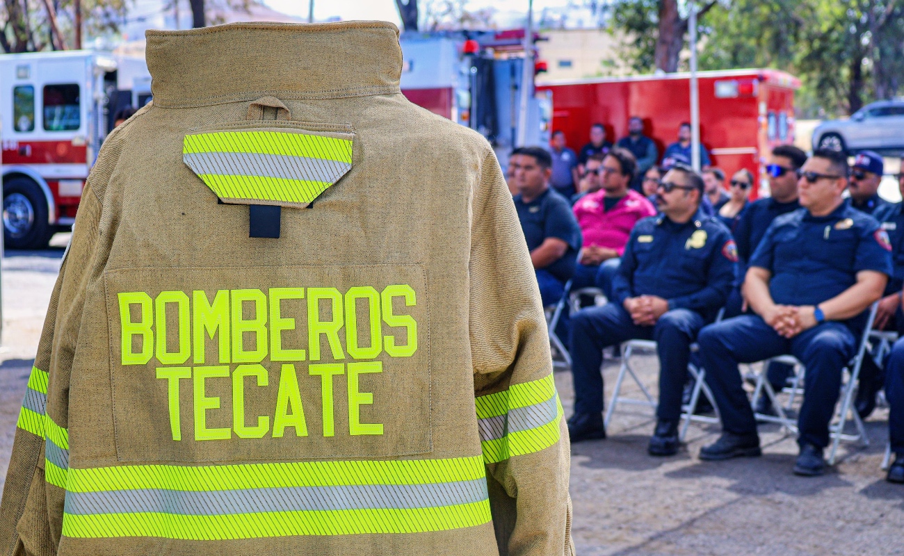 También dotó de uniformes de cuartel a toda la corporación.