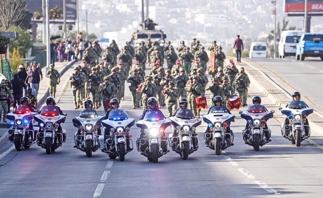 El desfile contó con 104 contingentes y 3 mil participantes, recorriendo varias calles de Tijuana.