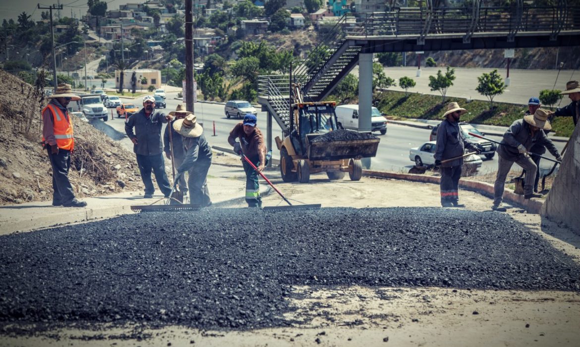 Bachean vialidades de la delegación de La Mesa
