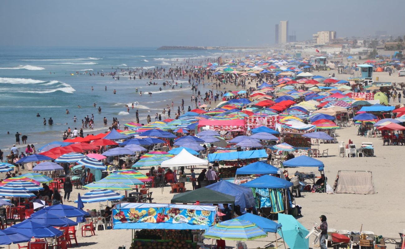 Abarrotadas lucieron playas de Rosarito durante Semana Santa.