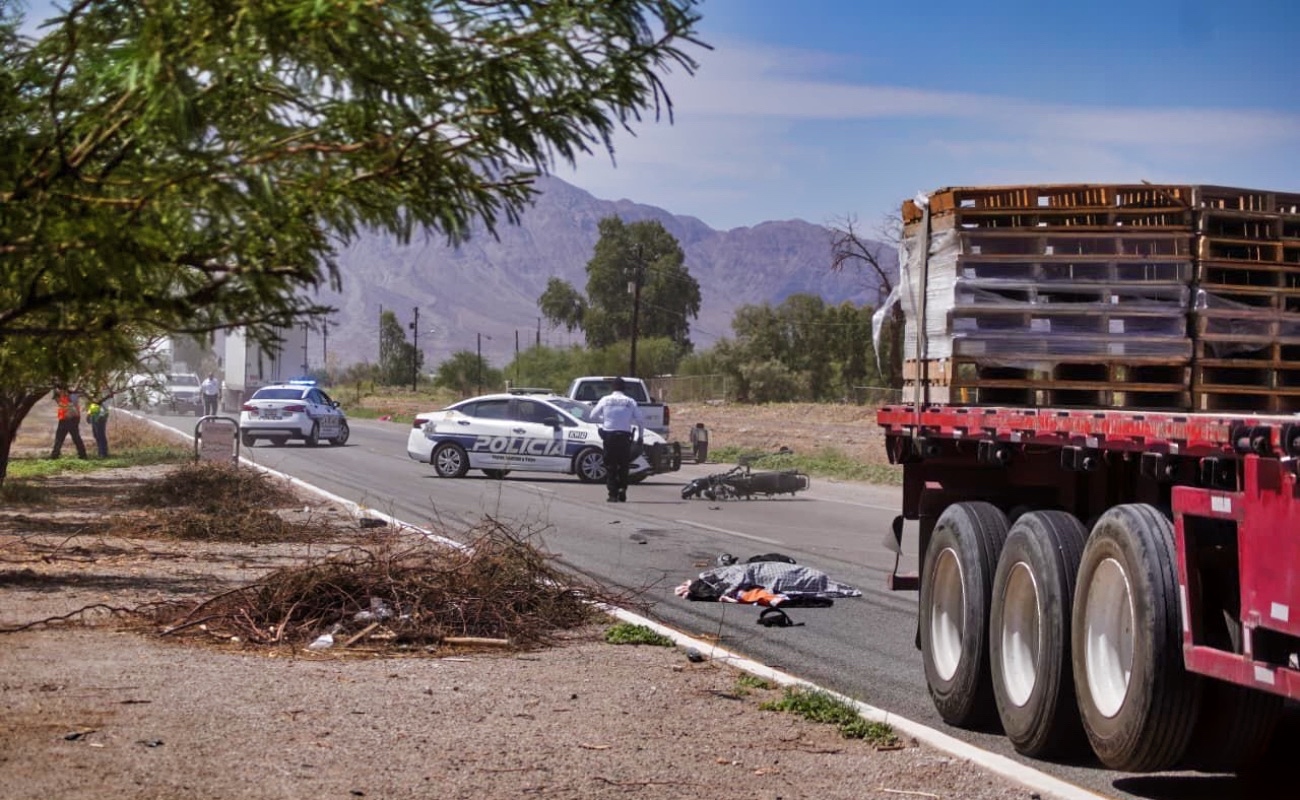 Muere motociclista tras caer y ser arrollado por un tráiler en Mexicali