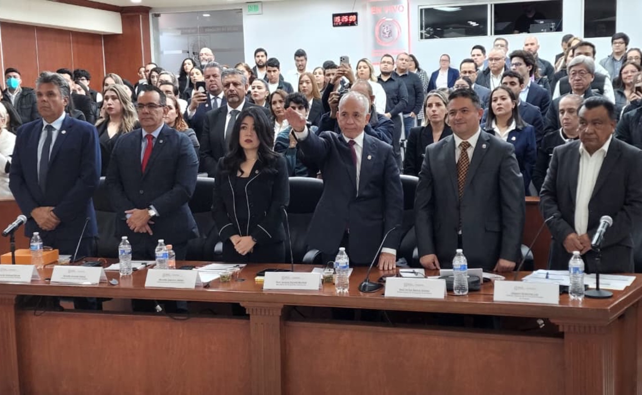 El Secretario de Economía e Innovación, Kurt Honold Morales compareció ante la Comisión de Desarrollo Económico y Comercio Binacional.