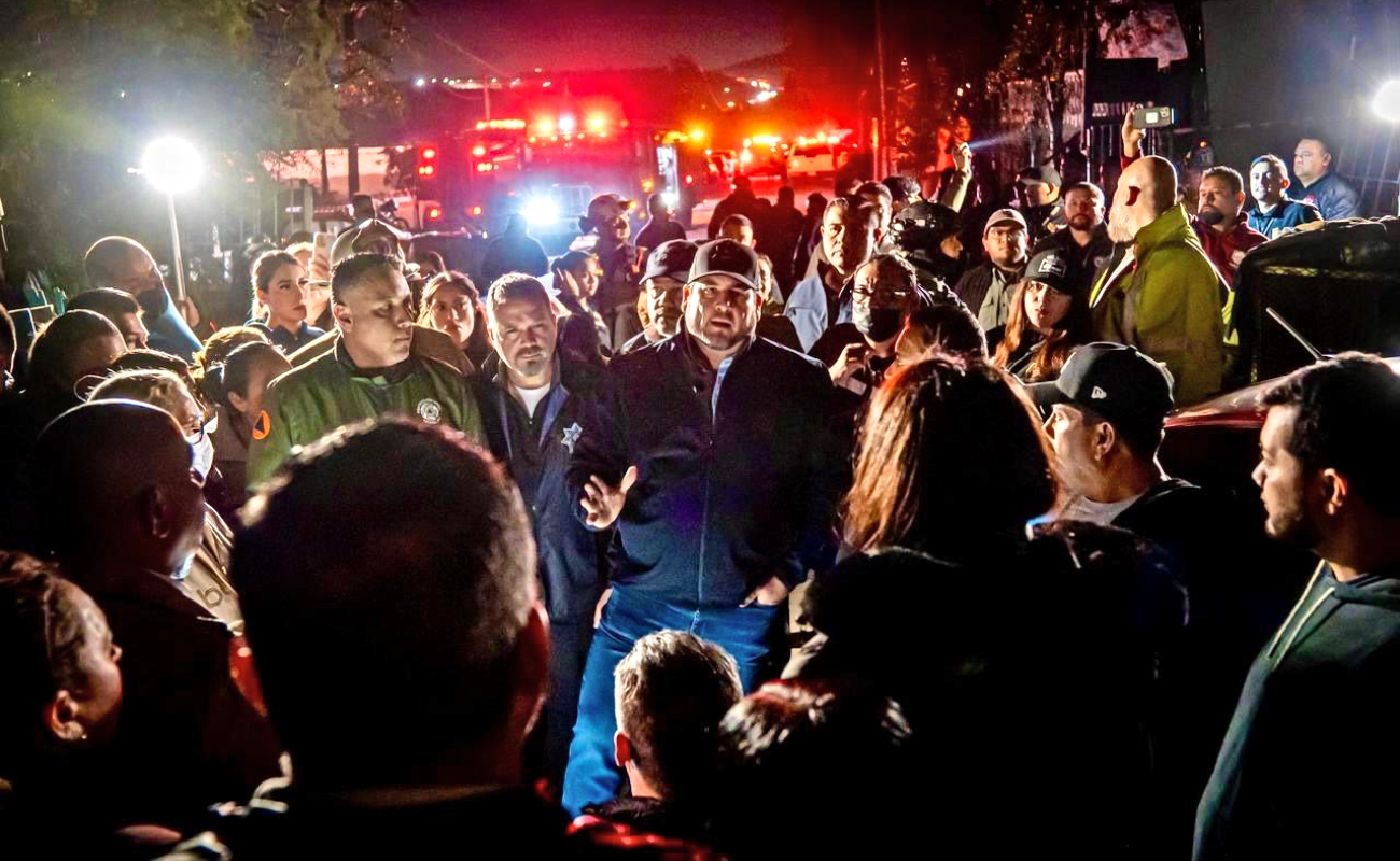 Supervisa Ismael Burgueño labores de apoyo a afectados por incendio en la colonia Tona La Presa
