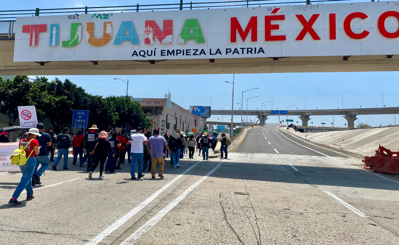 Se retiran docentes de la CNTE y reabren el acceso a México por la Garita El Chaparral
