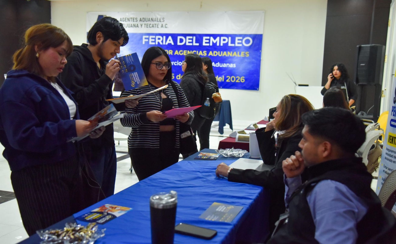 Recibe Asociación de Agentes Aduanales a cerca de 300 jóvenes en su primera Feria del Empleo 2026