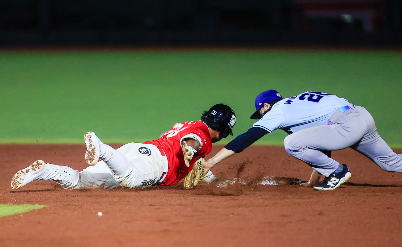Toros y Charros se enfrascaron en un parejo duelo que se definió en extra-innings con pizarra final de 5-3 que igualó la serie.