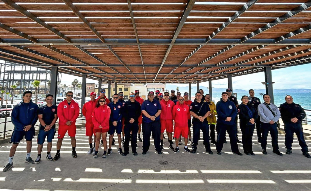Bomberos de Ensenada implementó un operativo integral de prevención para Semana Santa, enfocándose en playas y zonas turísticas.