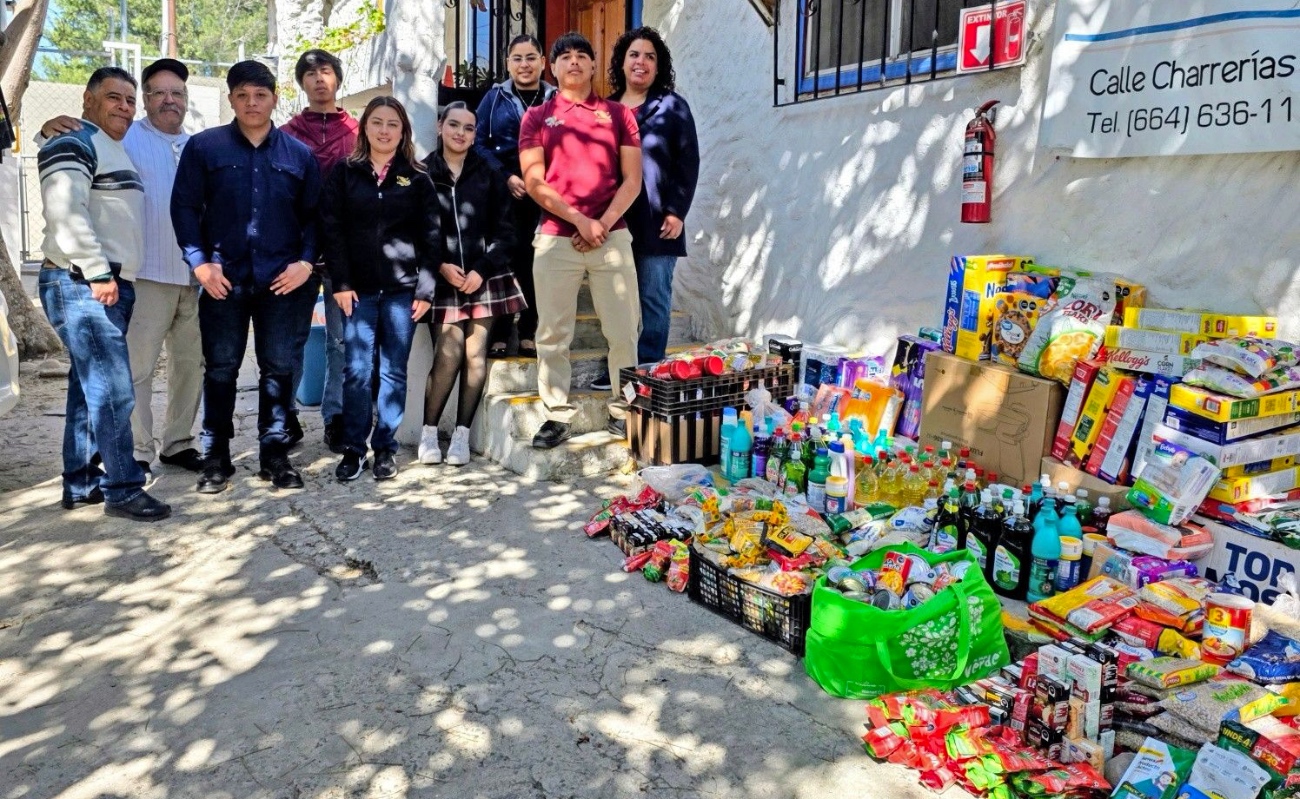 Estudiantes de CECyTE BC hacen donativos a casas hogares y refugios animales