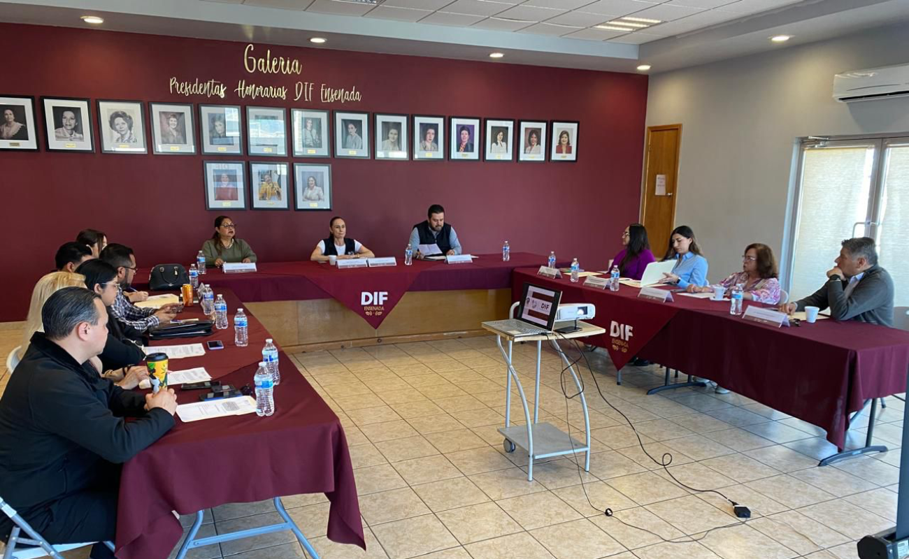 En la primera sesión extraordinaria 2026 del Consejo del Sistema DIF, se aprobó por votación unánime el programa Maestro Sombra.