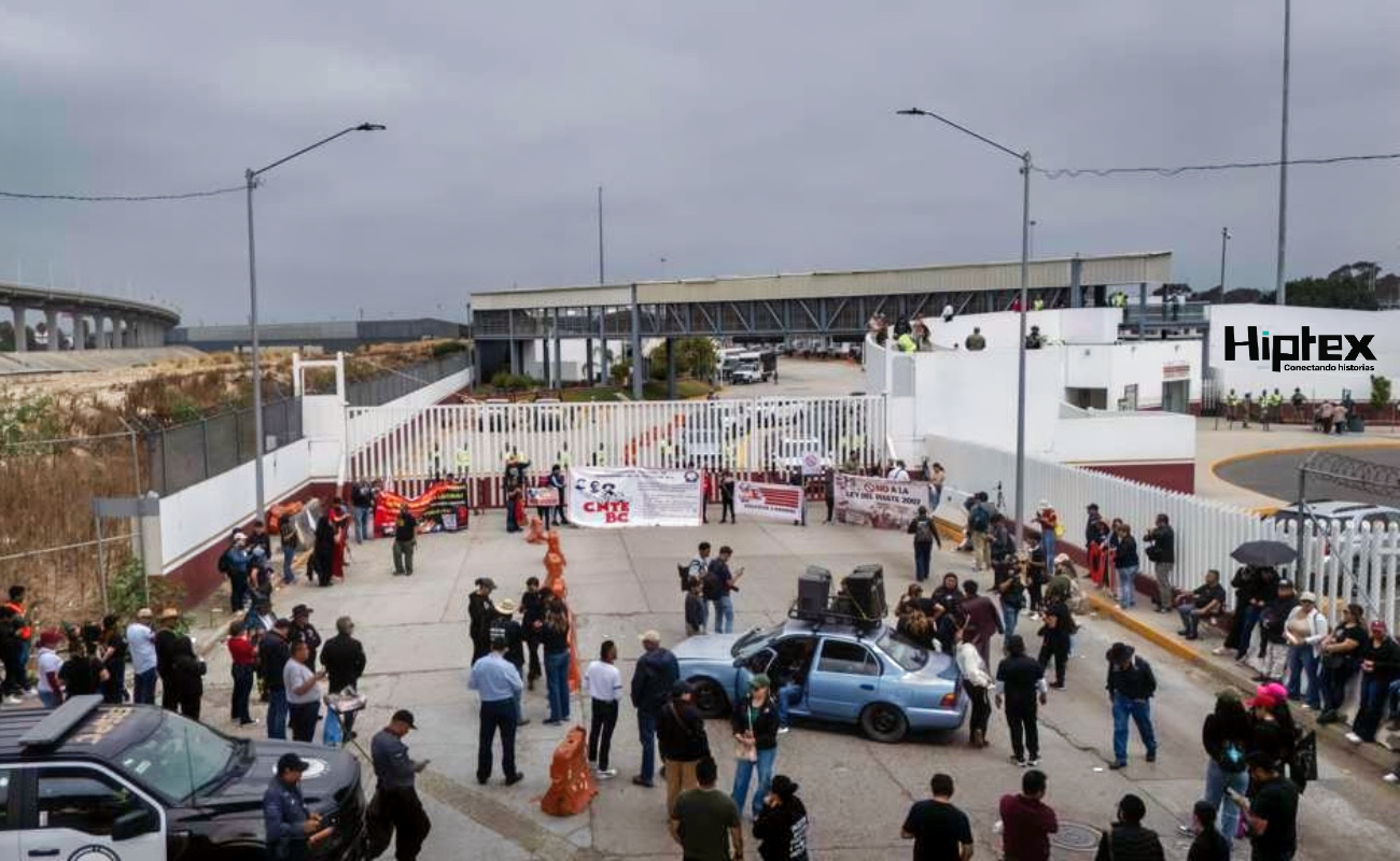 Bloquean maestros de la CNTE BC la Garita El Chaparral; exigen abrogación de la Ley del ISSSTE 2007