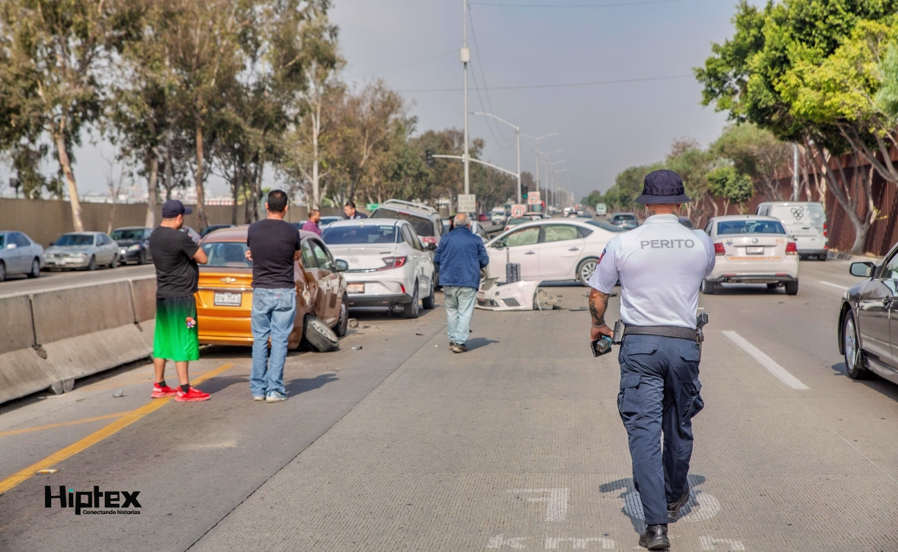 Aparatoso accidente vehicular sobre carretera Aeropuerto; 5 autos involucrados
