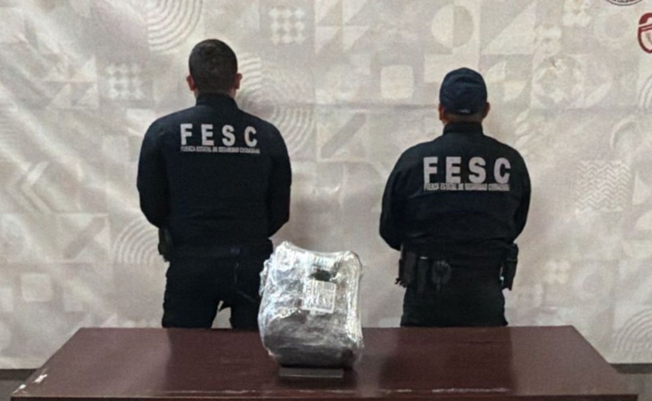 La droga se encontraba en un vehículo abandonado que obstruía vialidad.