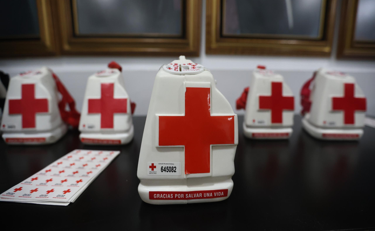 Una de las campañas solidarias más importantes, en la que servidores públicos se suman al boteo en favor de esta noble institución.