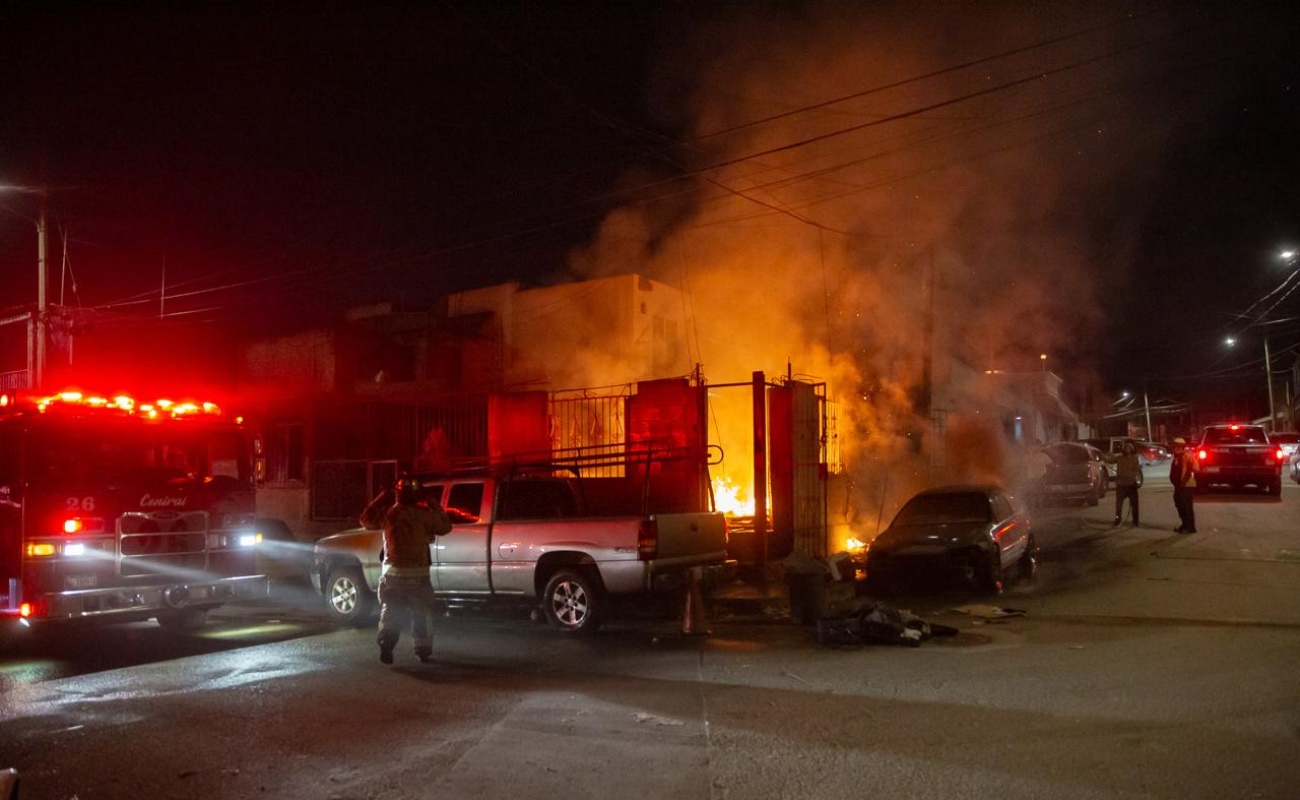 Vecinos sofocan incendio en vivienda improvisada en el fraccionamiento California